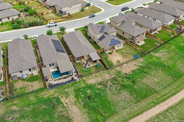 389 Middle Green Loop, Floresville, TX 78114