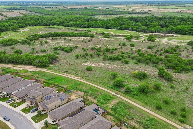 389 Middle Green Loop, Floresville, TX 78114