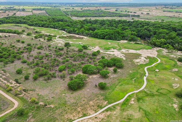 389 Middle Green Loop, Floresville, TX 78114