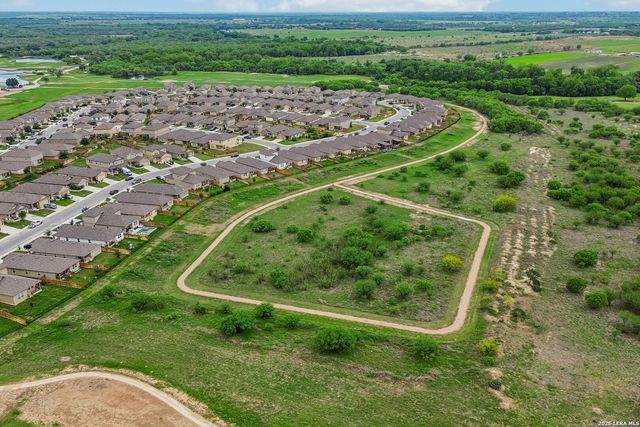 389 Middle Green Loop, Floresville, TX 78114