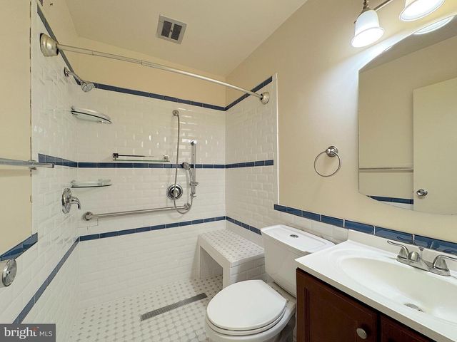 4605 LOGSDON DR, Annandale, VA 22003