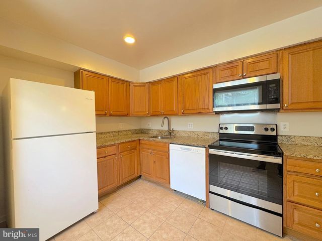 4605 LOGSDON DR, Annandale, VA 22003