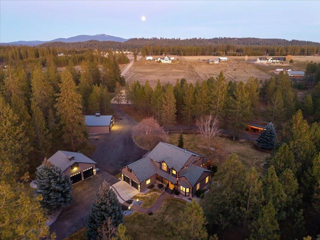 3710 E Jim Hill Rd, Chattaroy, WA 99003