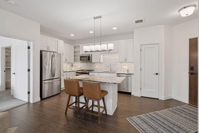 12610 Ridgedale Drive 103, Minnetonka, MN 55305