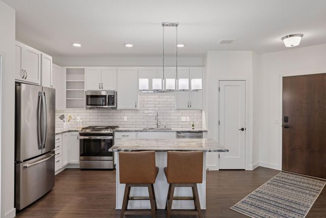 12610 Ridgedale Drive 103, Minnetonka, MN 55305