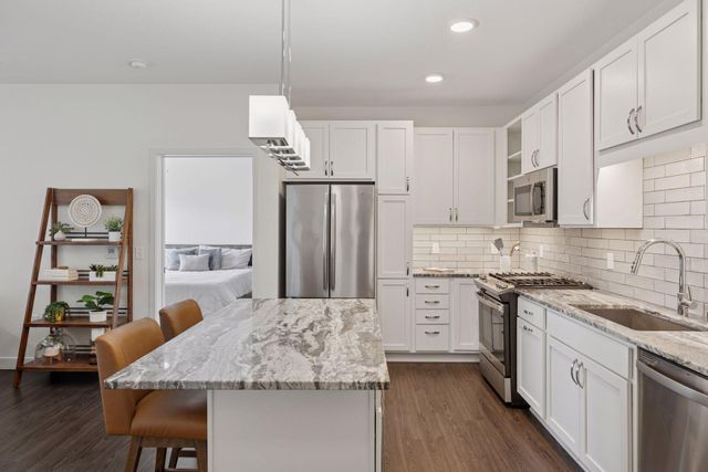 12610 Ridgedale Drive 103, Minnetonka, MN 55305