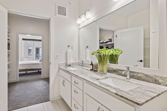 12610 Ridgedale Drive 103, Minnetonka, MN 55305