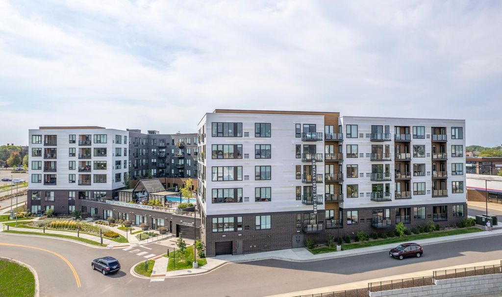 12610 Ridgedale Drive 103, Minnetonka, MN 55305