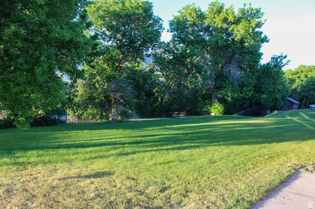 1230 E SOUTH WEBER DR, South Weber, UT 84405