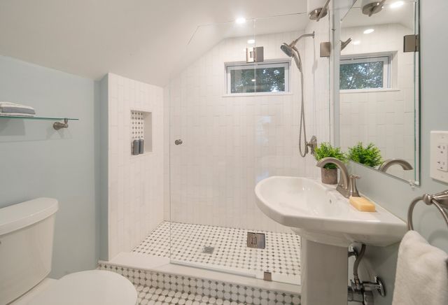 7 Beach St, Newton, MA 02460