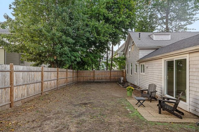 7 Beach St, Newton, MA 02460