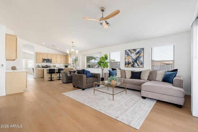 1704 E SOUTH MOUNTAIN Avenue, Phoenix, AZ 85042