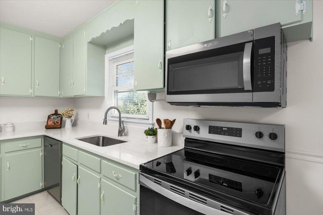 8251 HICKORY DR, King George, VA 22485
