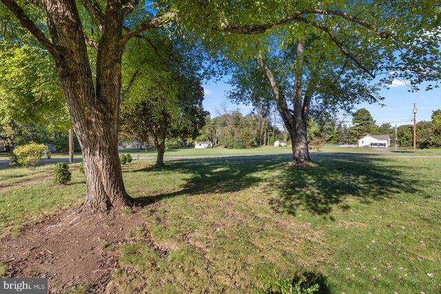 8251 HICKORY DR, King George, VA 22485