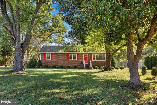 8251 HICKORY DR, King George, VA 22485