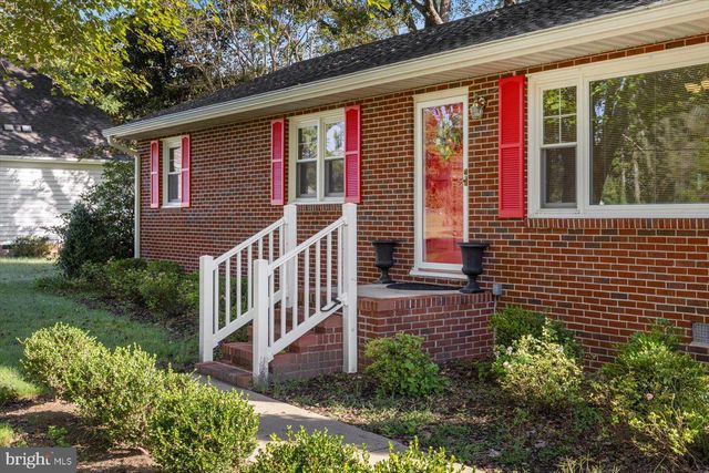 8251 HICKORY DR, King George, VA 22485