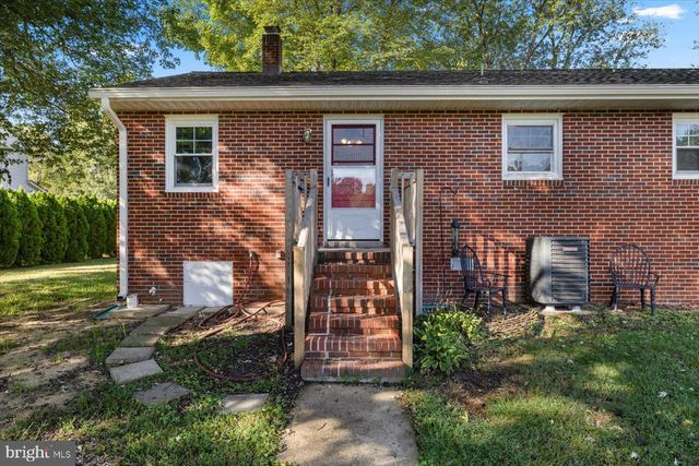 8251 HICKORY DR, King George, VA 22485
