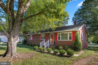 8251 HICKORY DR, King George, VA 22485