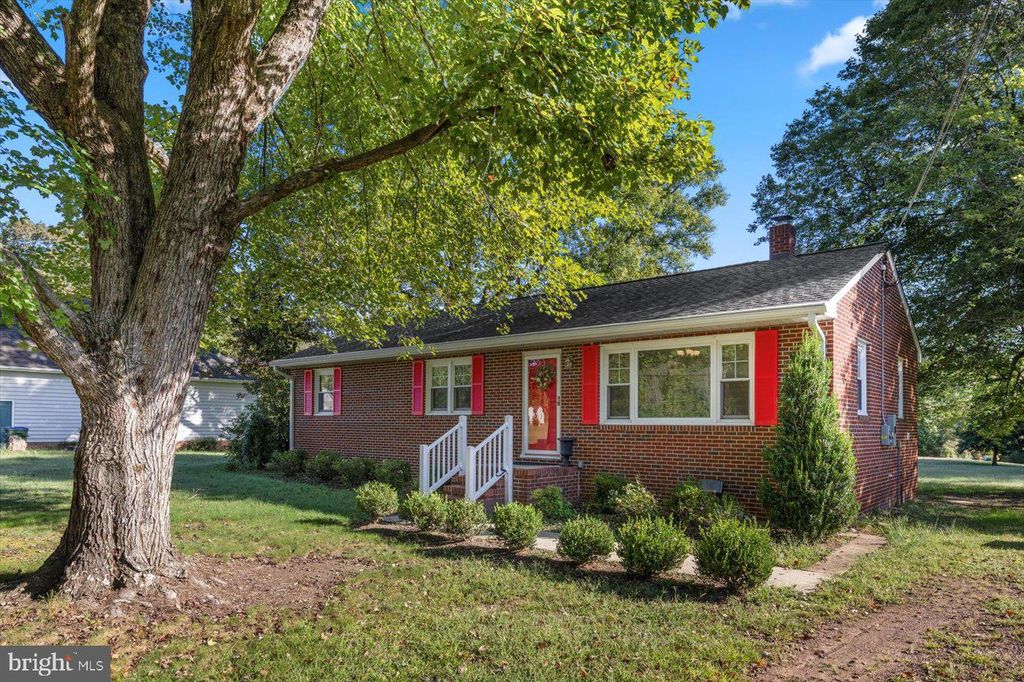 8251 HICKORY DR, King George, VA 22485