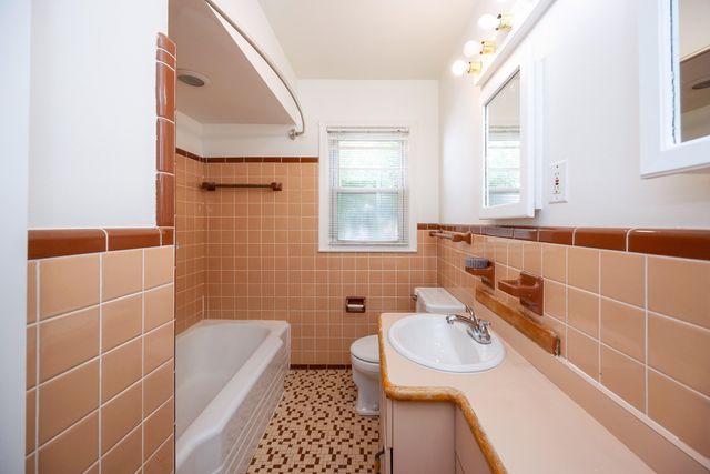 711 Kayser Avenue, Royal Oak City, MI 48067