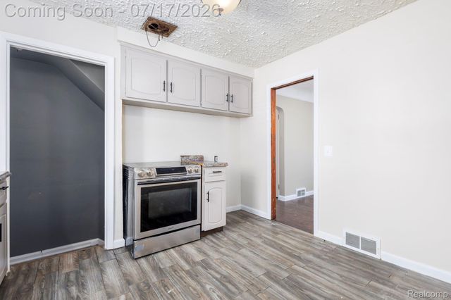 8360 FREDA Street, Detroit, MI 48204