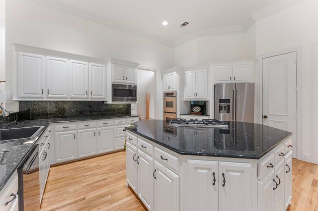 17 Woodcreek Lane, Frisco, TX 75034