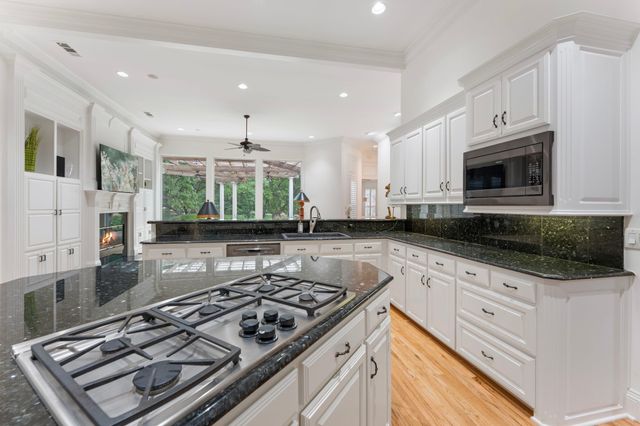 17 Woodcreek Lane, Frisco, TX 75034