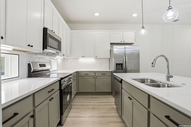 1143 PANIOLO DR, Boerne, TX 78006