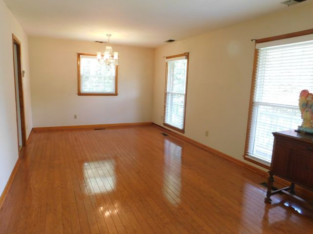 1144 Spencer Ave, Gallatin, TN 37066