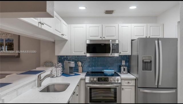 2916 Tuscany Ct 201, Palm Beach Gardens, FL 33410