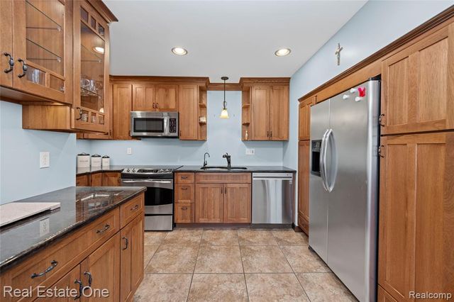 2739 Lakeridge, Wixom, MI 48393