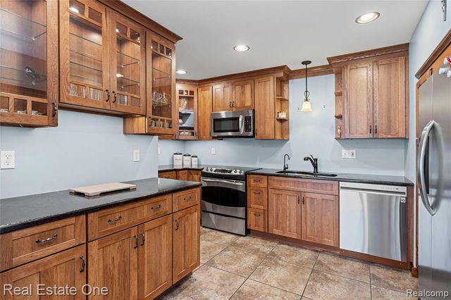 2739 Lakeridge, Wixom, MI 48393