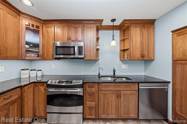 2739 Lakeridge, Wixom, MI 48393