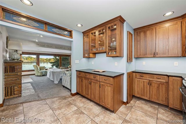 2739 Lakeridge, Wixom, MI 48393