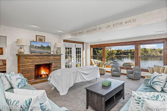 2739 Lakeridge, Wixom, MI 48393