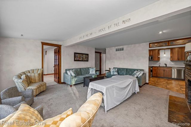 2739 Lakeridge, Wixom, MI 48393