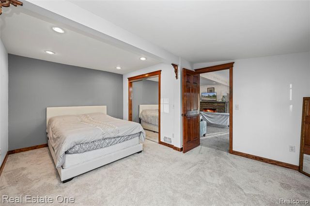 2739 Lakeridge, Wixom, MI 48393