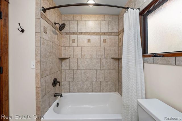 2739 Lakeridge, Wixom, MI 48393