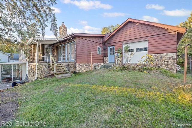 2739 Lakeridge, Wixom, MI 48393