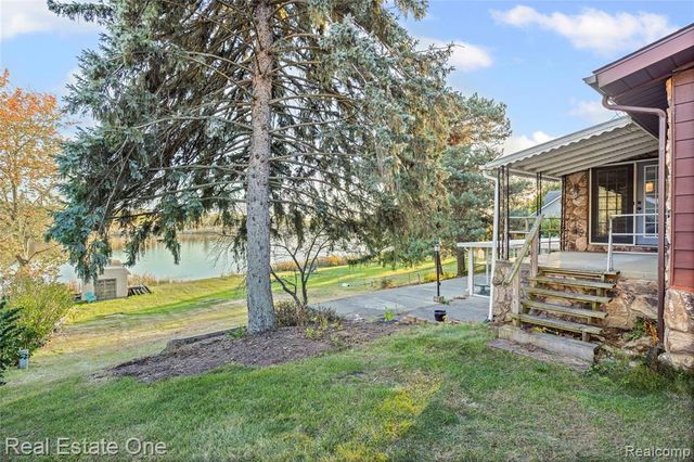 2739 Lakeridge, Wixom, MI 48393