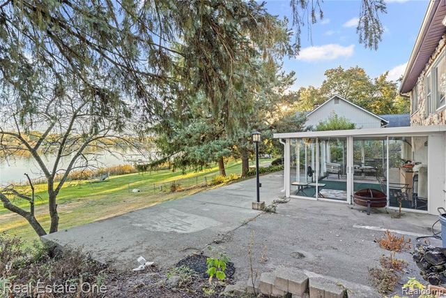 2739 Lakeridge, Wixom, MI 48393