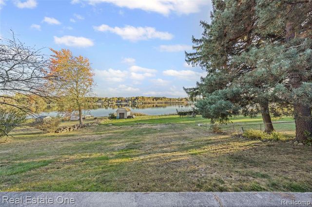 2739 Lakeridge, Wixom, MI 48393