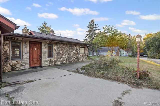 2739 Lakeridge, Wixom, MI 48393