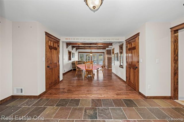 2739 Lakeridge, Wixom, MI 48393