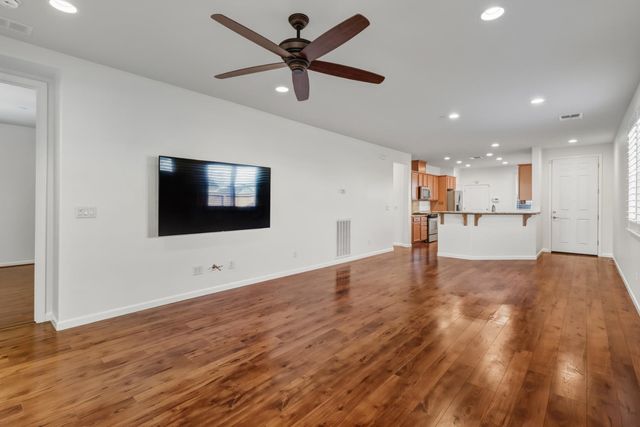 7925 Peak Forest Way, Elk Grove, CA 95757