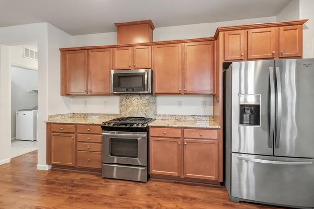 7925 Peak Forest Way, Elk Grove, CA 95757