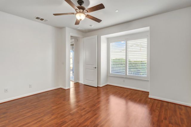 7925 Peak Forest Way, Elk Grove, CA 95757