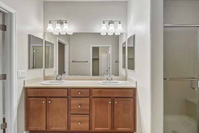 7925 Peak Forest Way, Elk Grove, CA 95757