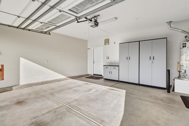 7925 Peak Forest Way, Elk Grove, CA 95757