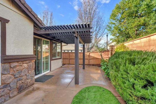 7925 Peak Forest Way, Elk Grove, CA 95757